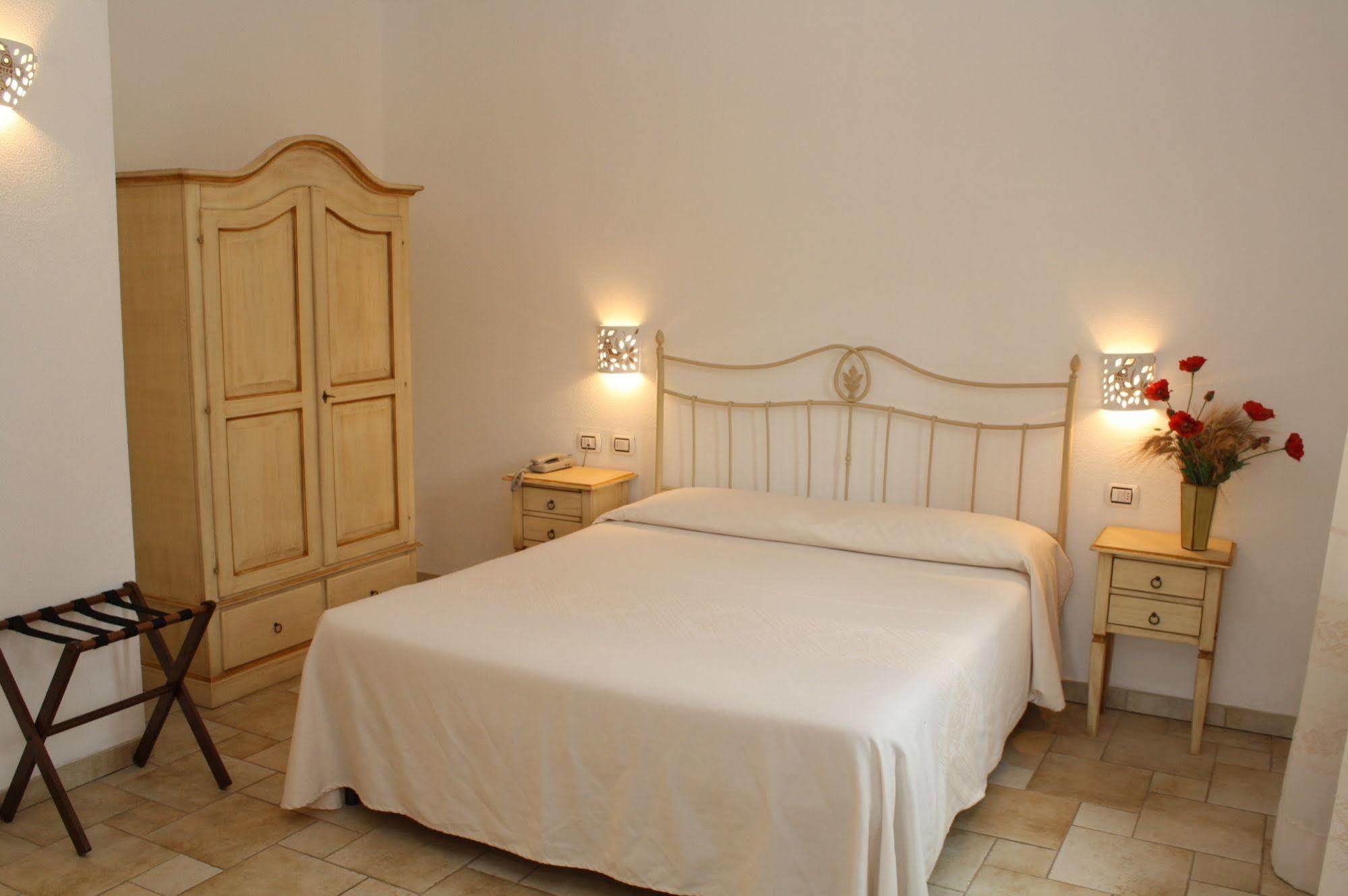 Hotel Сан Панталео Екстериор снимка